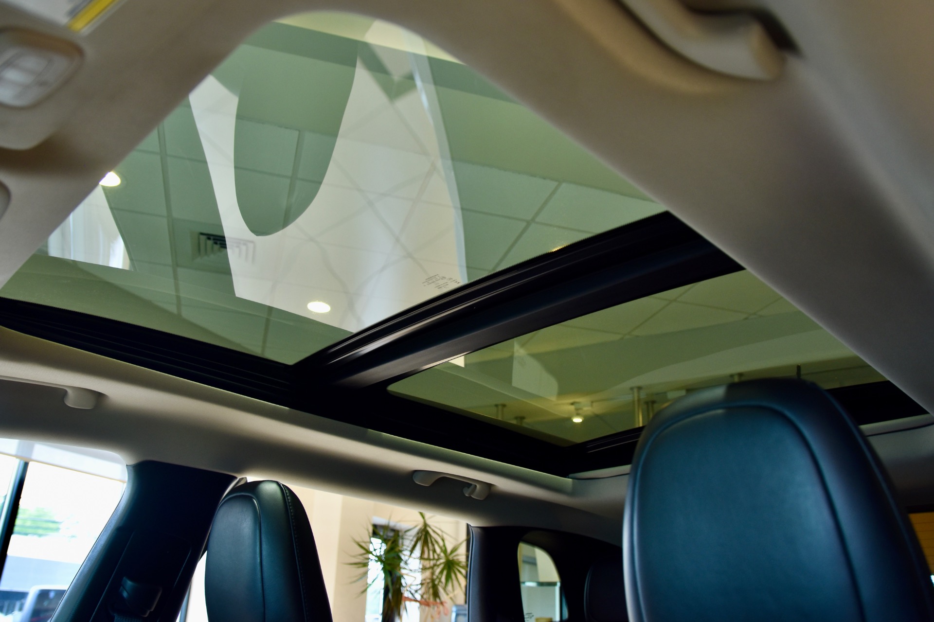 Jeep trailhawk panoramic roof best sale