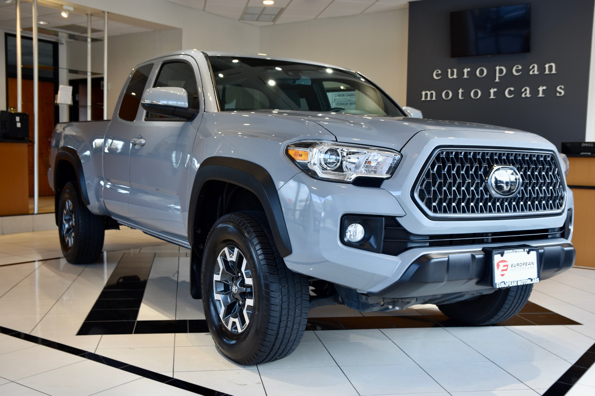 Standard Hood Fender & Mirror Kit | TOYOTA TACOMA ACCESS CAB TRD OFF ROAD 2018 Standard Hood Fender & Mirror Kit | TOYOTA TACOMA ACCESS CAB TRD OFF ROAD 2018