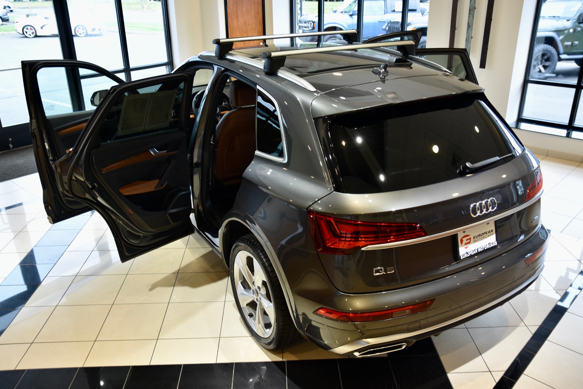 Full Hood & Fender + Mirror Kit | AUDI Q7 S-LINE 2021 Full Hood & Fender + Mirror Kit | AUDI Q7 S-LINE 2021